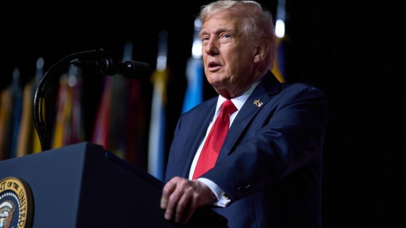 ترامب: إيران لا تملك سوى التهديد بالممرات وبقاء مسؤوليها على قيد الحياة فقط من أجل التفاوض