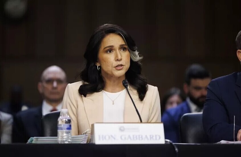 الخلاف على إيران هدد غابارد بالإقالة..  لماذا تراجع ترامب؟