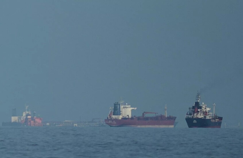 نيويورك تايمز: إيران عاجزة عن فتح مضيق هرمز بالكامل لعدم قدرتها على تحديد مواقع الألغام التي زرعتها