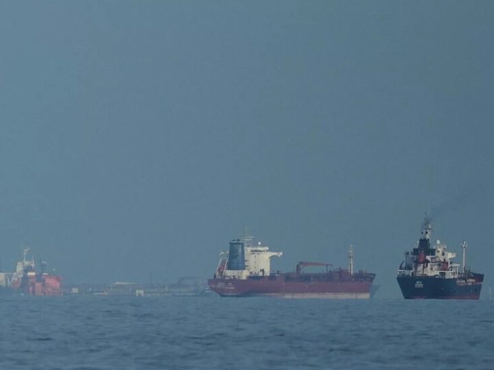 نيويورك تايمز: إيران عاجزة عن فتح مضيق هرمز بالكامل لعدم قدرتها على تحديد مواقع الألغام التي زرعتها