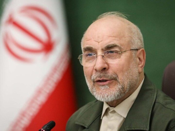 رسالة إيرانية لواشنطن قبيل المفاوضات.. قاليباف يحمل على متن طائرته صور أطفال قتلوا بقصف أمريكي