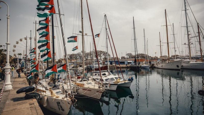 “أسطول الصمود” ينطلق باتجاه قطاع غزة