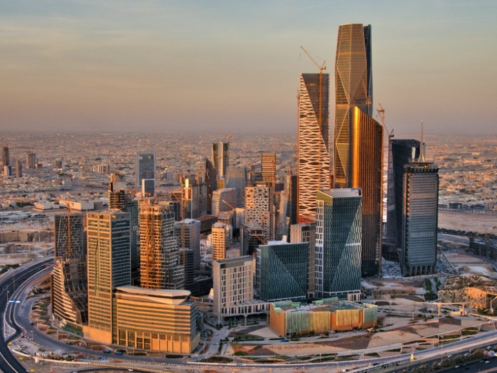 صحيفة سعودية: المملكة قدمت نموذجا في مواجهة تحديات الاستهداف الإيراني