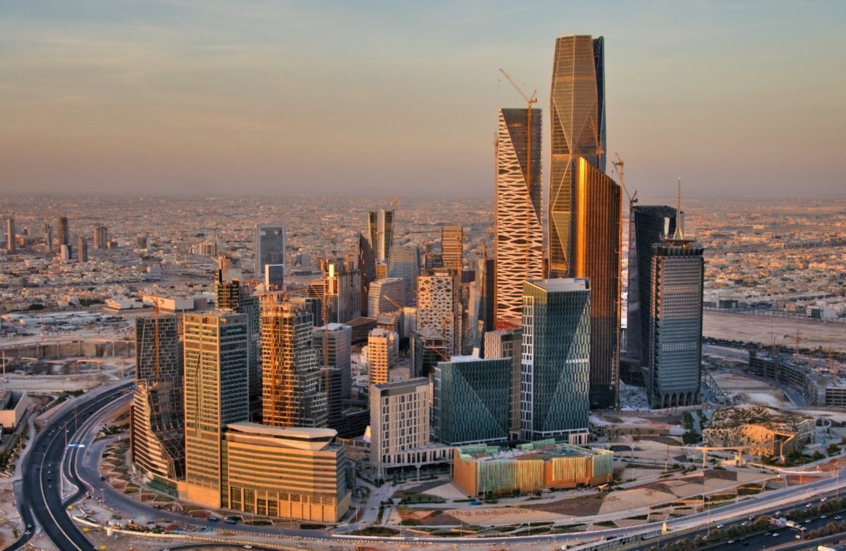 صحيفة سعودية: المملكة قدمت نموذجا في مواجهة تحديات الاستهداف الإيراني