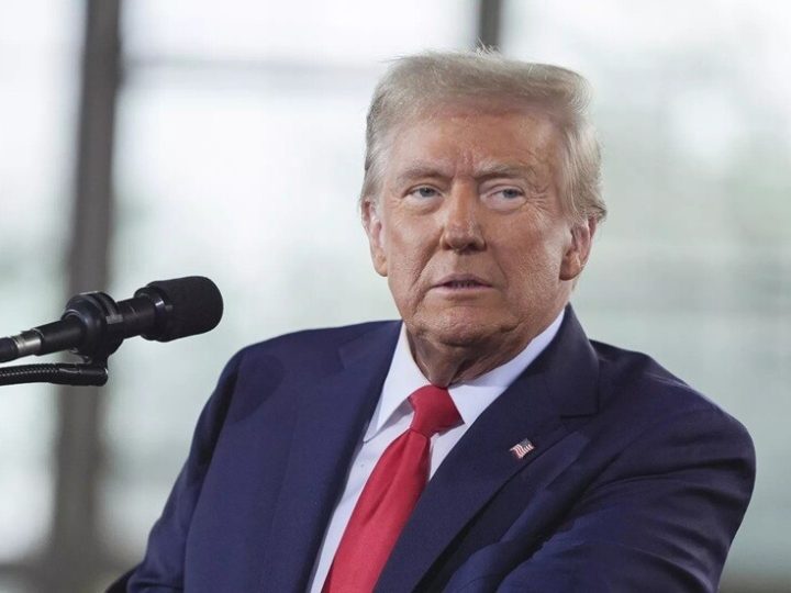 ترامب يلوح برسوم 50% على الصين إذا دعمت إيران عسكريا