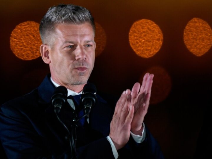 زعيم المعارضة الهنغارية يتلقى تهاني القادة الأوروبيين بالفوز في الانتخابات