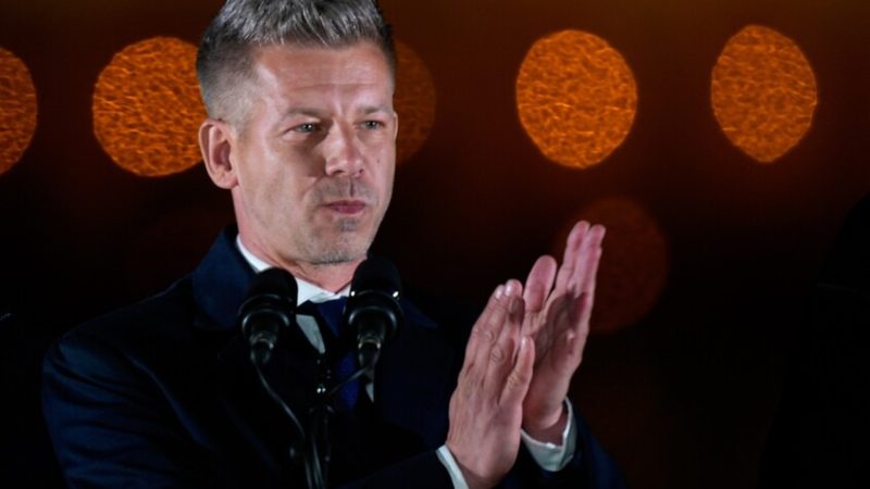 زعيم المعارضة الهنغارية يتلقى تهاني القادة الأوروبيين بالفوز في الانتخابات