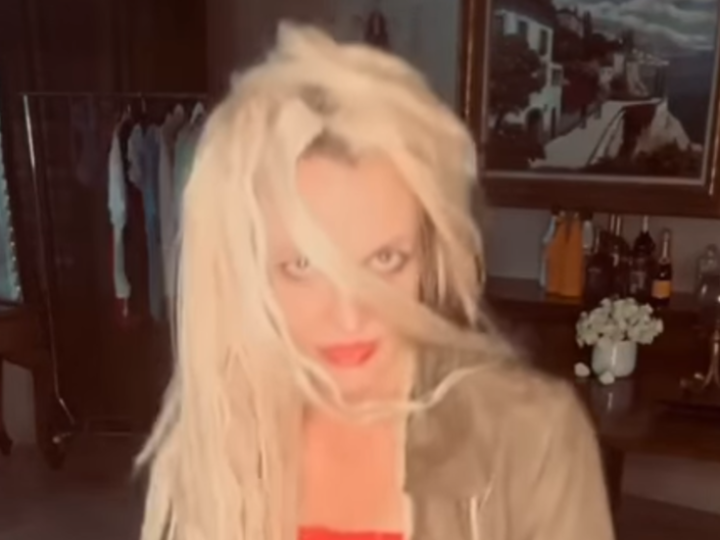 فنانة  عالمية مثيرة للجدل تدخل مركزا لإعادة التأهيل من المخدرات