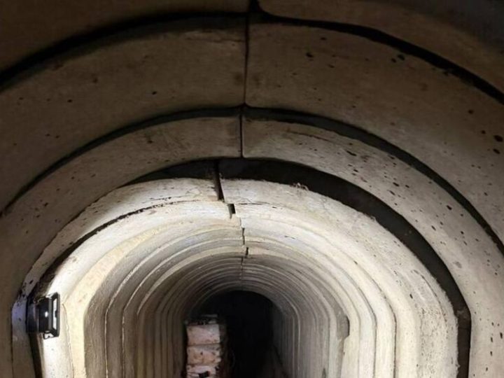 الجيش الإسرائيلي يعلن تدمير نفق لـ”حزب الله” في جنوب لبنان (فيديو)