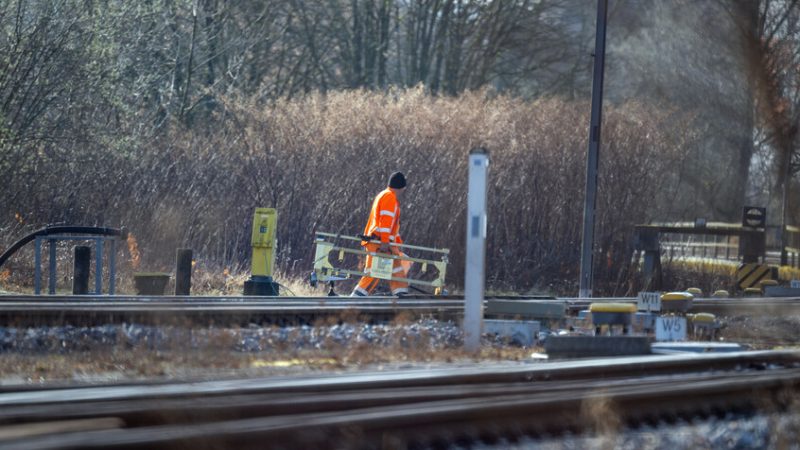 تركيا تعيد تشغيل خط سكة حديد محاذية للحدود مع سوريا