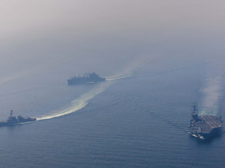 مسؤول إيراني: أي مدمرة تحاول فرض حصار في مضيق هرمز ستغرق