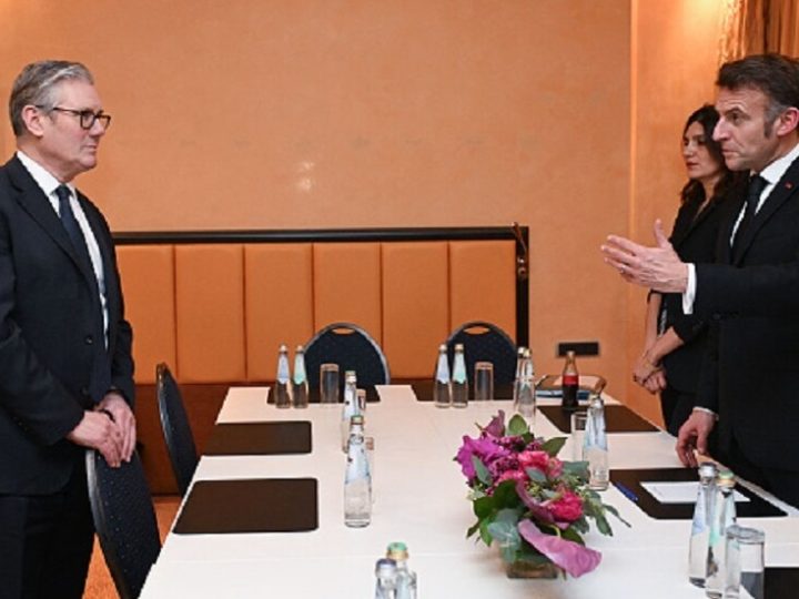 ستارمر وماكرون يعقدان مباحثات دولية حول مضيق هرمز في باريس