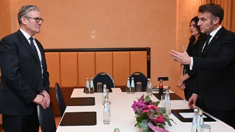 ستارمر وماكرون يعقدان مباحثات دولية حول مضيق هرمز في باريس