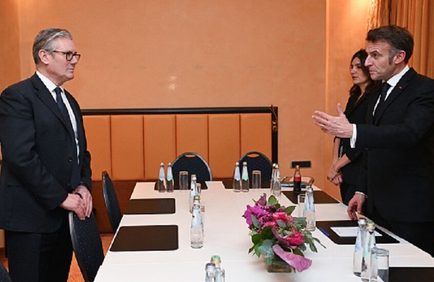 ستارمر وماكرون يعقدان مباحثات دولية حول مضيق هرمز في باريس