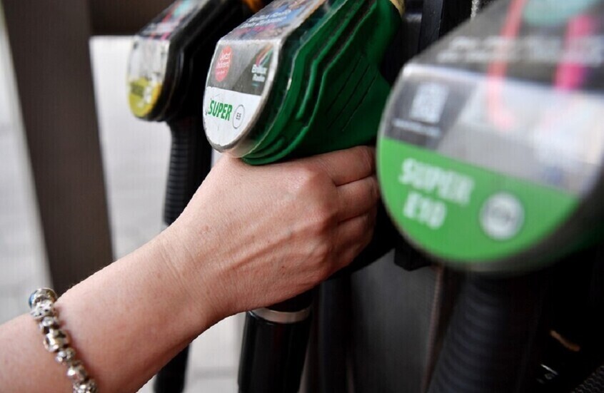 فرنسا.. وعود خفض أسعار الوقود تتبخر والديزل يسجل أغلى سعر في تاريخه الحديث