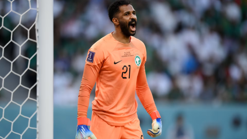 الحارس الدولي السعودي العويس يرتكب خطأ فادحا خلال مواجهة العلا والجندل