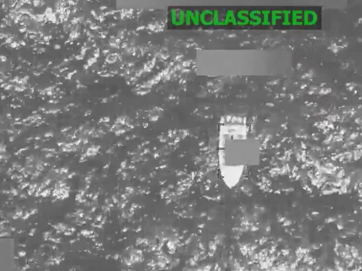 الولايات المتحدة: مقتل 4 أشخاص في استهداف قارب مخدرات بشرق المحيط الهادئ (فيديو)