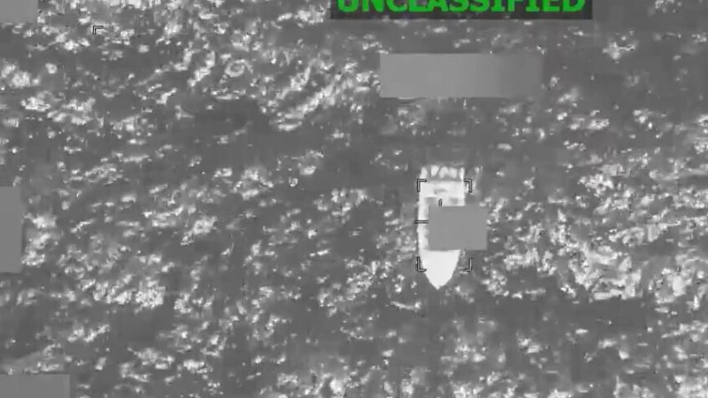 الولايات المتحدة: مقتل 4 أشخاص في استهداف قارب مخدرات بشرق المحيط الهادئ (فيديو)