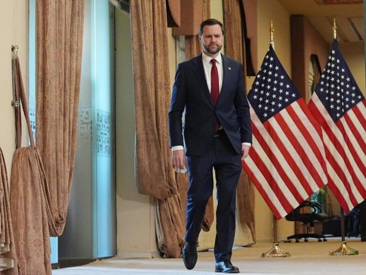 CNN: فانس يقود جولة مفاوضات محتملة ثانية مع إيران وترامب يطلب من فريقه إيجاد مخرج للصراع 