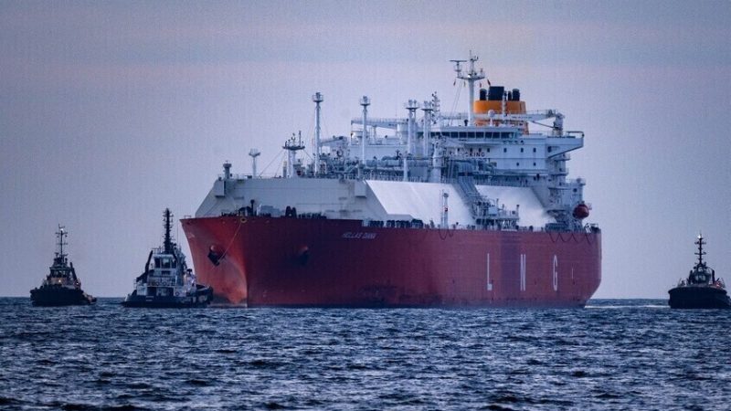 سريلانكا.. مغادرة 240 بحارا إيرانيا تم إنقاذهم من سفينتي “دنا” و”بوشهر”