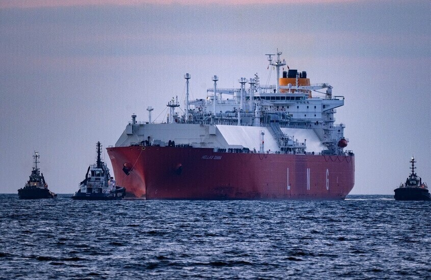 سريلانكا.. مغادرة 240 بحارا إيرانيا تم إنقاذهم من سفينتي “دنا” و”بوشهر”