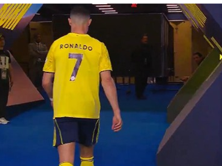 مدرب النصر السعودي يوضح سبب مغادرة رونالدو الملعب قبل نهاية مباراة الاتفاق