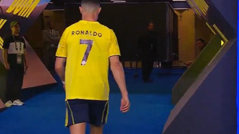 مدرب النصر السعودي يوضح سبب مغادرة رونالدو الملعب قبل نهاية مباراة الاتفاق
