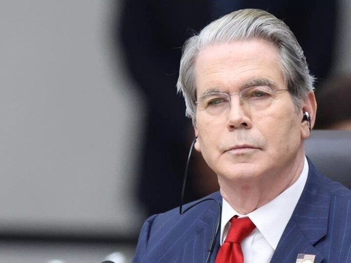 بيسنت: تخفيف العقوبات مؤقتا على النفط الروسي كان ضروريا لتجنب سيناريوهات “نهاية العالم”