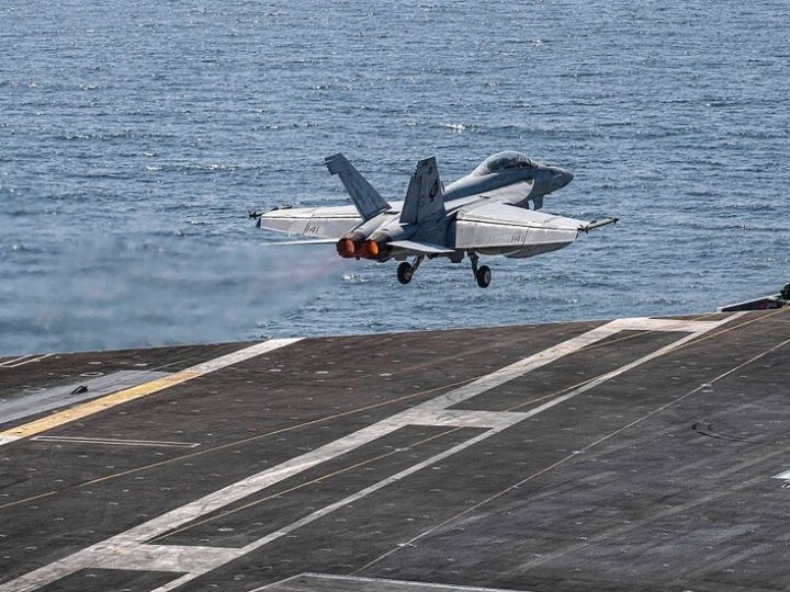 القيادة المركزية الأمريكية: نواصل فرض الحصار البحري على إيران وتسيير دوريات بالمياه الإقليمية