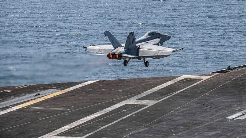 القيادة المركزية الأمريكية: نواصل فرض الحصار البحري على إيران وتسيير دوريات بالمياه الإقليمية