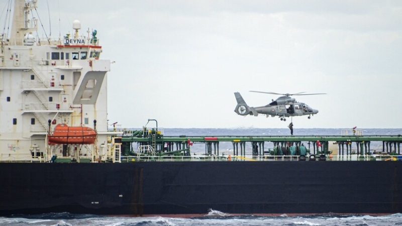 فرنسا ترفع الحجز عن ناقلة “دينا” الروسية بعد سدادها الغرامة