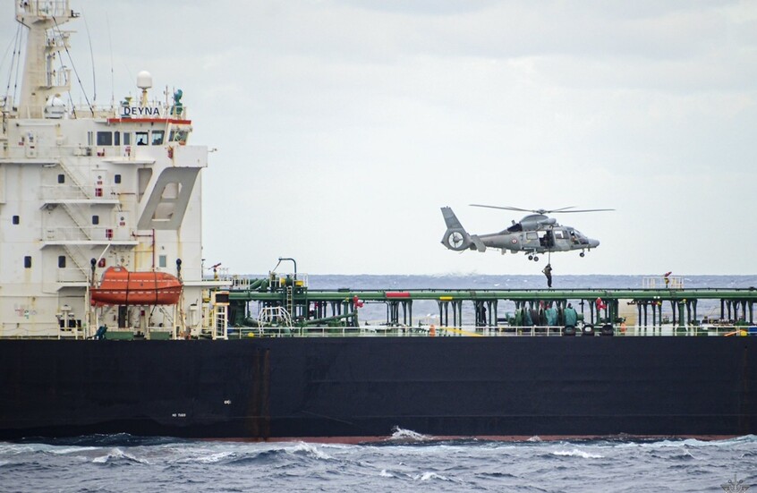 فرنسا ترفع الحجز عن ناقلة “دينا” الروسية بعد سدادها الغرامة