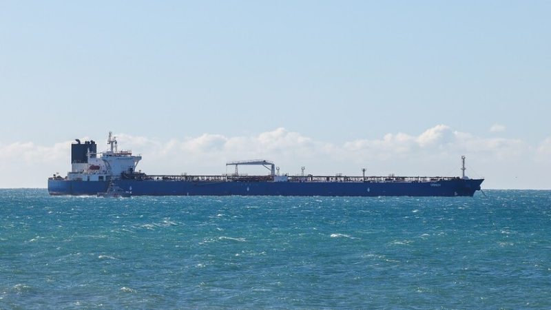 رغم الحصار.. ناقلات عملاقة خاضعة لعقوبات أمريكية تدخل الخليج