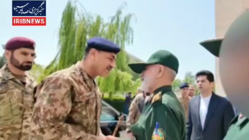 قائد مقر “خاتم الأنبياء” لقائد الجيش الباكستاني: إيران مستعدة للرد بقوة على أي اعتداء (فيديو)