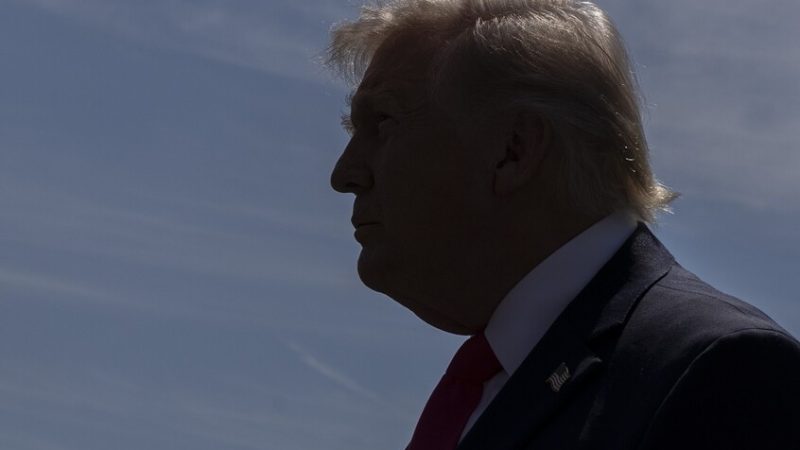 “بوليتيكو”: ترامب مستعد لتقديم تنازلات ولكن إيران ترفض منحه ما يحتاجه لحفظ ماء وجهه