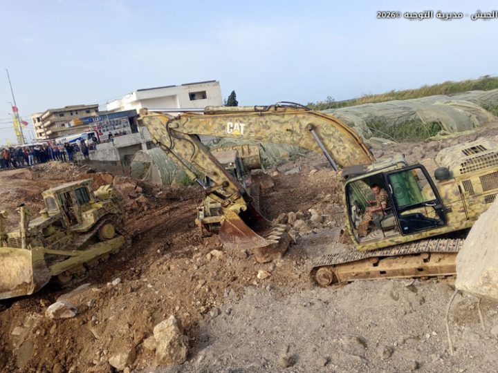 الجيش اللبناني يعمل على فتح جسر القاسمية البحري بعد تدميره في غارة إسرائيلية (فيديو + صور)