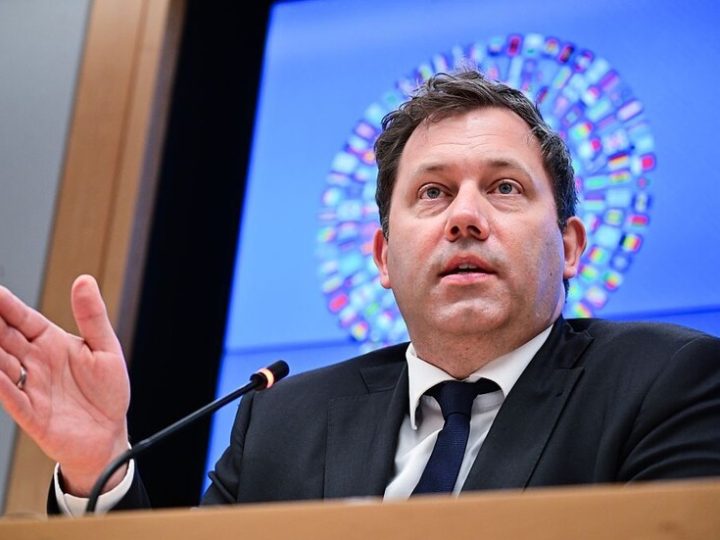 نائب المستشار الألماني يدعو لتشكيل شبكة عالمية للقوى التقدمية لمواجهة “اليمين العالمي” وترامب