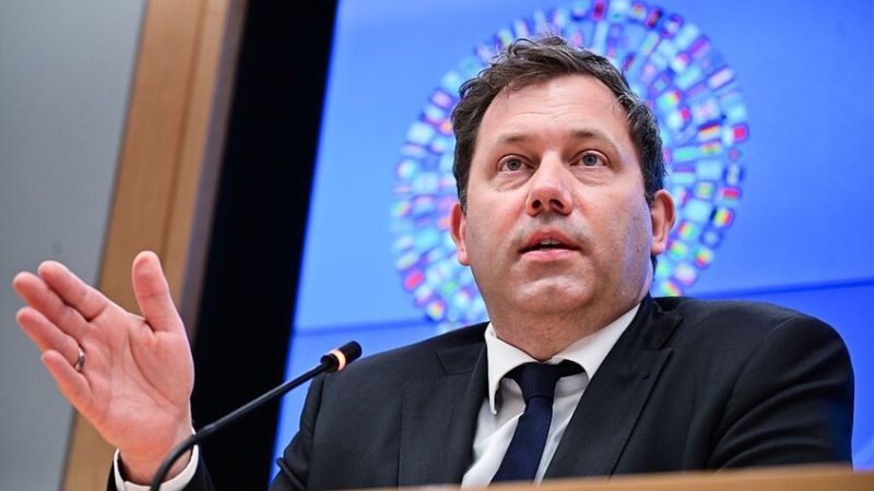 نائب المستشار الألماني يدعو لتشكيل شبكة عالمية للقوى التقدمية لمواجهة “اليمين العالمي” وترامب