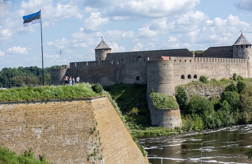 قائد الجيش البلجيكي يزعم اعتراف روسيا بـ”جمهورية نارفا الشعبية”