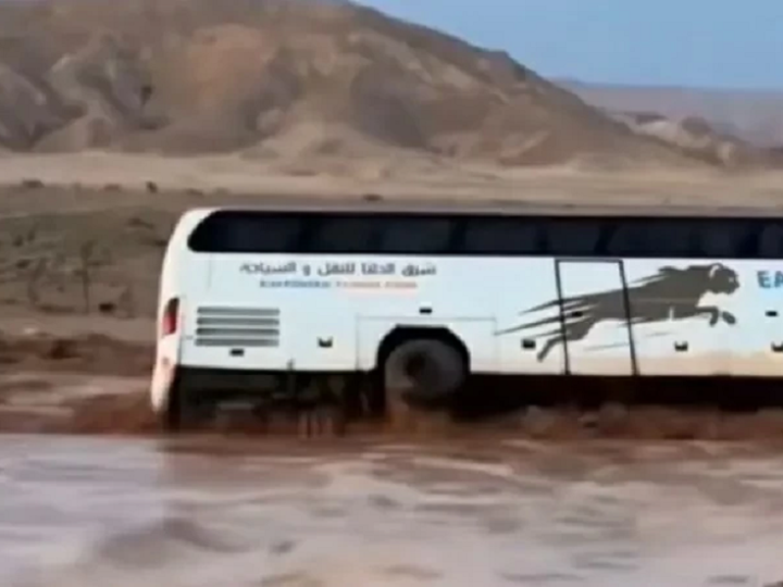 إعلان الطوارئ في محافظة مصرية وسط تقلبات جوية قوية