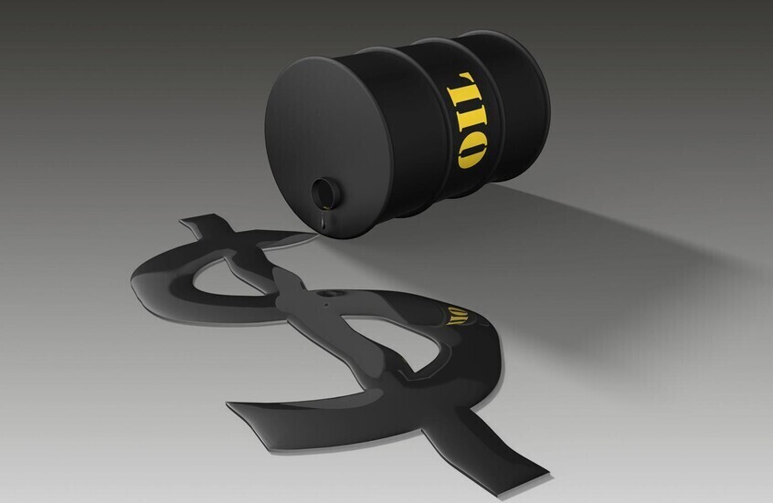 أسعار النفط تهبط 10% بعد إعلان إيران فتح مضيق هرمز بالكامل