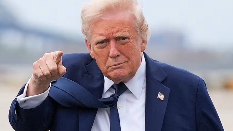 ترامب: إيران وافقت على تعليق برنامجها النووي إلى أجل غير مسمى ولن تتلقى أي أموال مجمدة من واشنطن