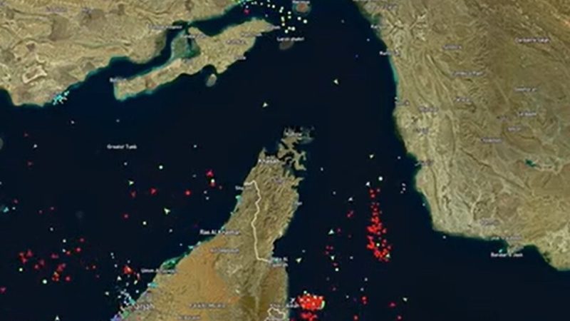 محمود نبویان: أي دولة تمنح قواعد عسكرية للعدو لا يحق لسفنها المرور عبر مضيق هرمز