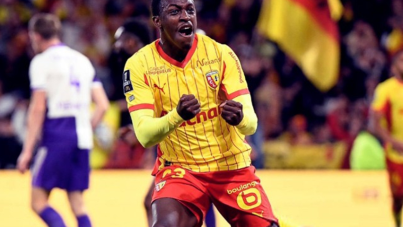 سعود عبد الحميد يسجل هدفا رائعا ويقود انتفاضة لانس أمام تولوز