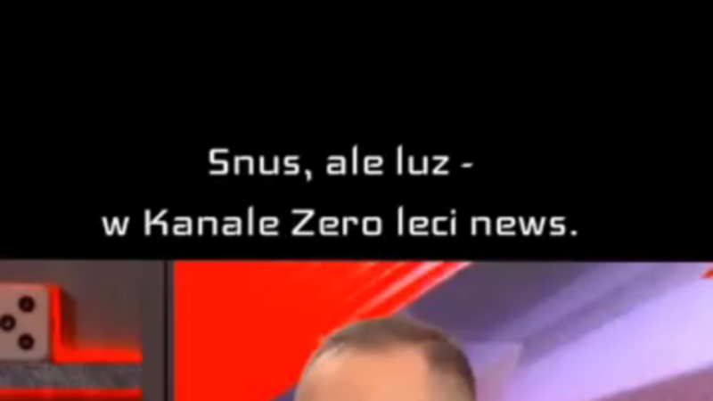 الرئيس البولندي يتعرض لموقف محرج خلال مقابلة مصورة ويثير الضحك في الاستوديو (فيديو)