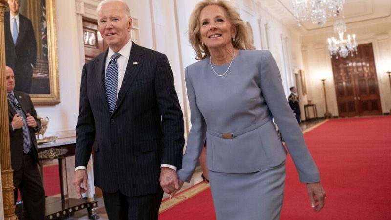 جيل بايدن تشارك في مزاد على دور بمسلسل مثلي شهير دعما لمركز مجتمع الميم