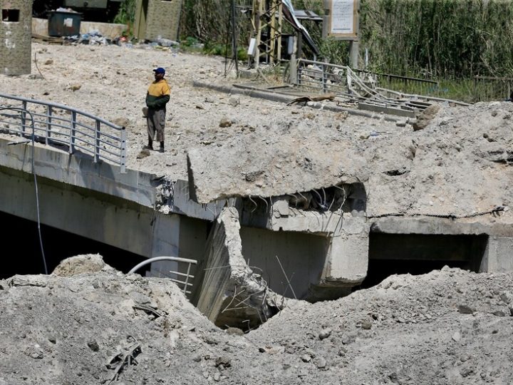 الجيش الإسرائيلي يعلن استهداف مسلحين جنوب “الخط الأصفر” في جنوب لبنان لاقترابهم من قواته