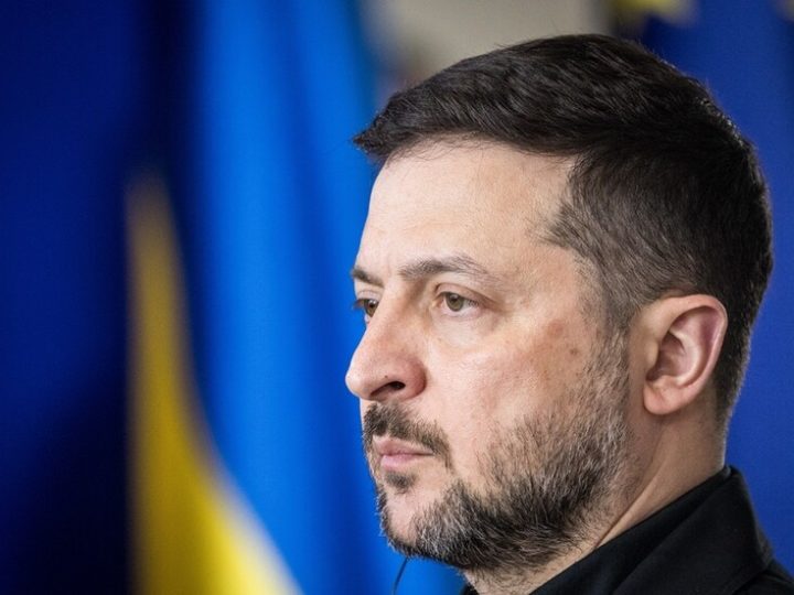 لافروف يستعرض تحولات زيلينسكي من المطالبة بحقوق الروس في دونباس إلى وصفهم بـ”الكائنات”