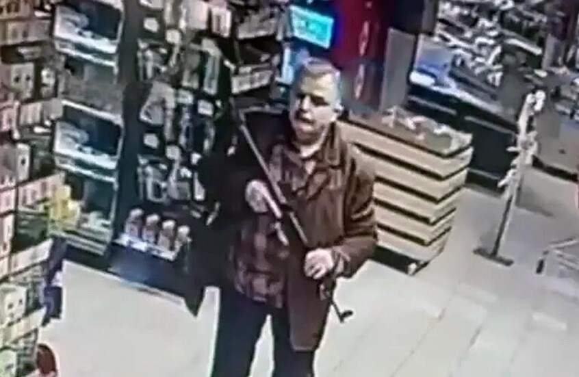 كييف.. مقتل 5 أشخاص وإصابة 15 آخرين بينهم طفل في حادث إطلاق نار داخل سوبر ماركت (فيديوهات)