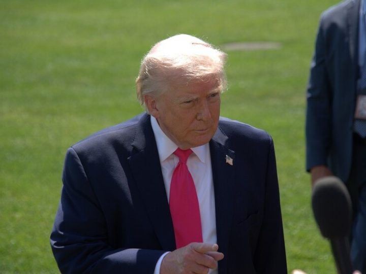 ترامب ينشر أغنية فرانك سيناترا “فعلتها على طريقتي” في ظل ترقب لتصريحاته حول إيران